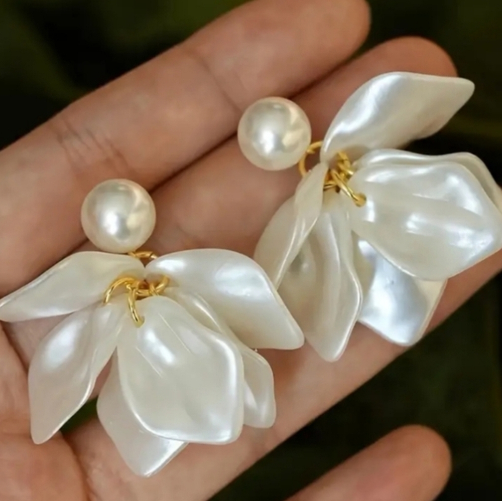 Elegant White Floral Pearl Earrings - Picture 2 of 2